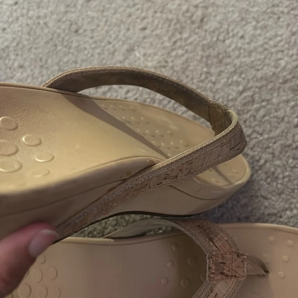 Vionic Women's Beige Sandals size 8